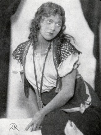 78 L 0057. Helga Görlin. Bild: Tidskriften "Scenen" 1927.