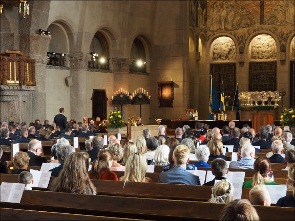 Examen FHS Högre Stabsofficersutbildning 2018-06-14. Karlbergs Musikkår. Dir. Gustav Lundström. Bild: EA Musik HB.