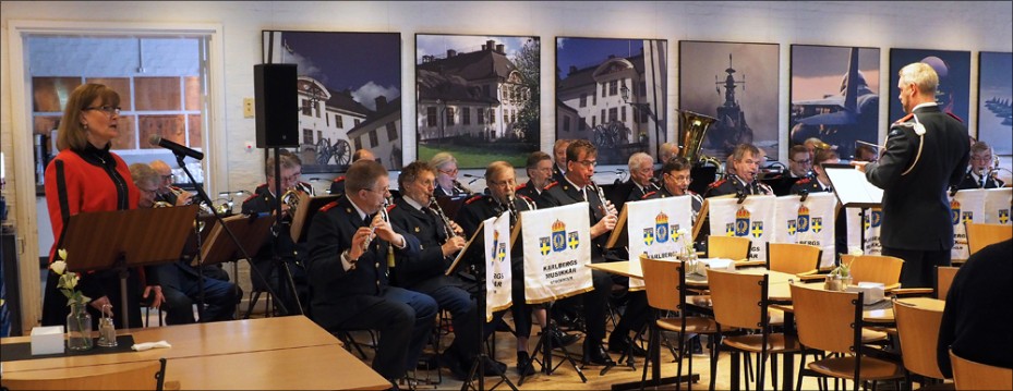 Karlbergs Musikkår. Julkonsert Militärhögskolan Karlberg 18 december 2019. Peter Göthe, dirigent och Eva Magnusson, sångsolist.