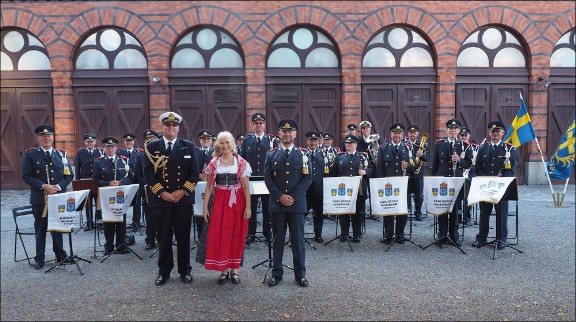 Bo Berg Kommendör, Eva Magnusson Sångsolist, Peter Göthe Dirigent och Karlbergs Musikkår på H.M. Konungens Hovstall 7 augusti 2019.