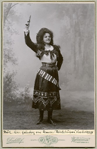 Rosa Grünberg (1878-1960). "Fiorella" i "Frihetsbröderna" på Vasateatern i Stockholm 1898.