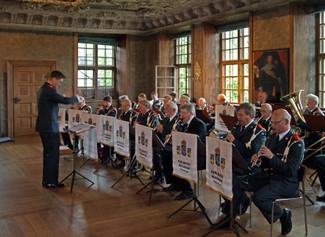 Karlbergs Musikkår. Dirigent: Björn Ericson.