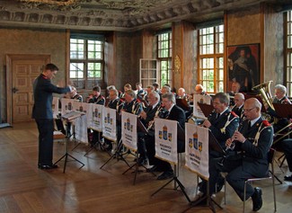 Björn Ericson och Karlbergs Musikkår i Rikssalen på Karlbergs Slott.